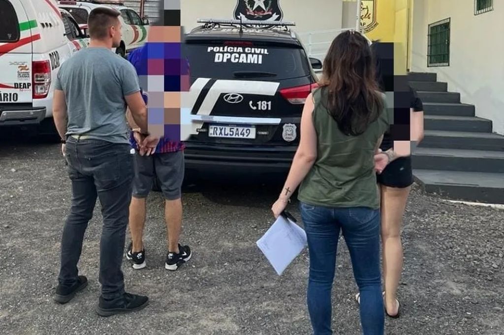  - Casal é preso por matar e enterrar filho recém-nascido embaixo de assoalho de casa — Foto: Polícia Civil/Divulgação