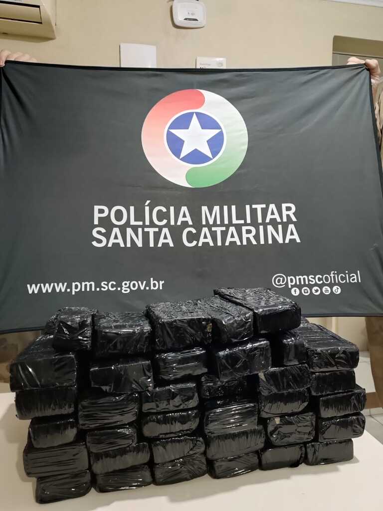 PM encontra mais de 23kg de droga escondida em tanque de combustível de veículo