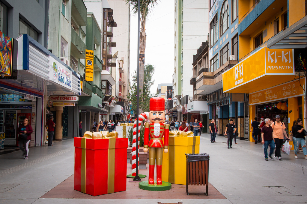 Já é Natal em Santa Maria: pontos e bairros começam a receber decoração natalina