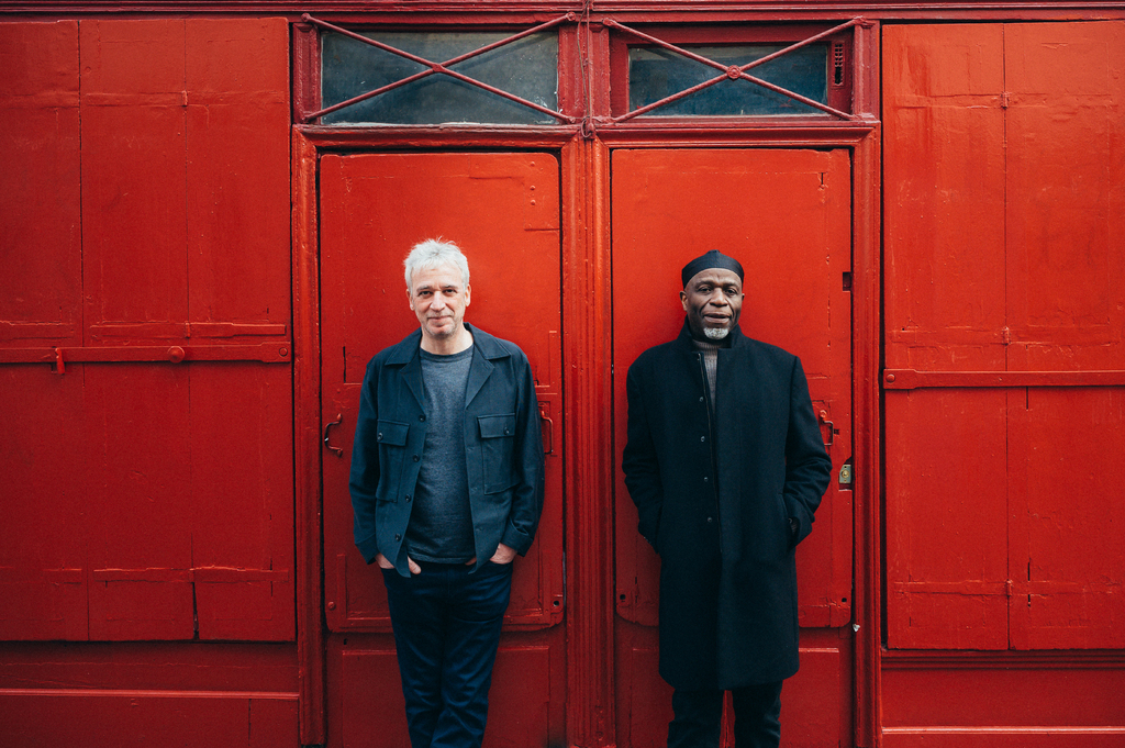 Livier Hoffschir, divulgação - A dupla de pianistas formada pelo congolês Ray Lema e pelo francês Laurent de Wilde toca no sábado e faz workshop no dia 20