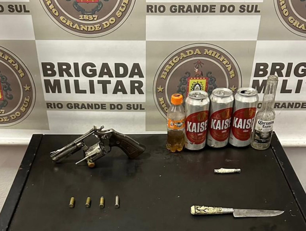 POLÍCIA PRENDE HOMEM COM ARMA E MUNIÇÕES APÓS FUGIR DE GUARNIÇÃO EM TORRES