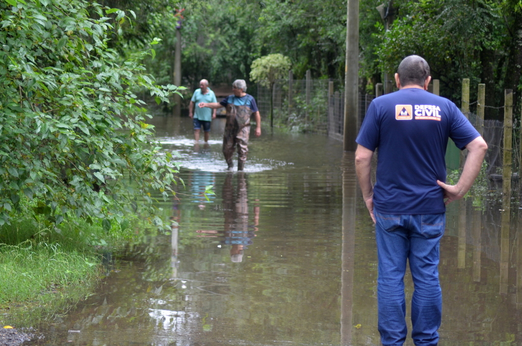Defesa Civil volta a monitorar áreas de risco perto de rios e arroios da região por conta das chuvas