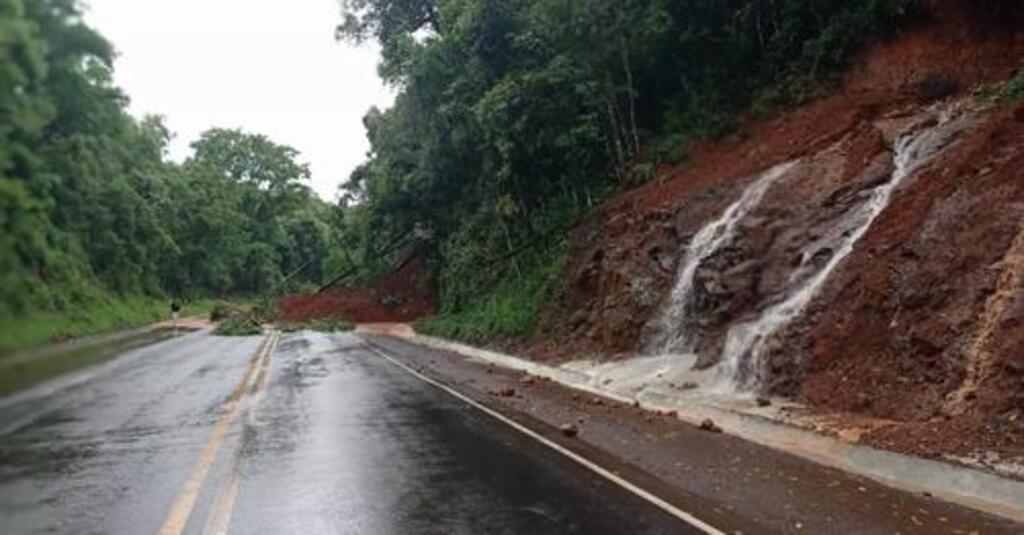 Forte chuva causa interdição de rodovias em Santa Catarina