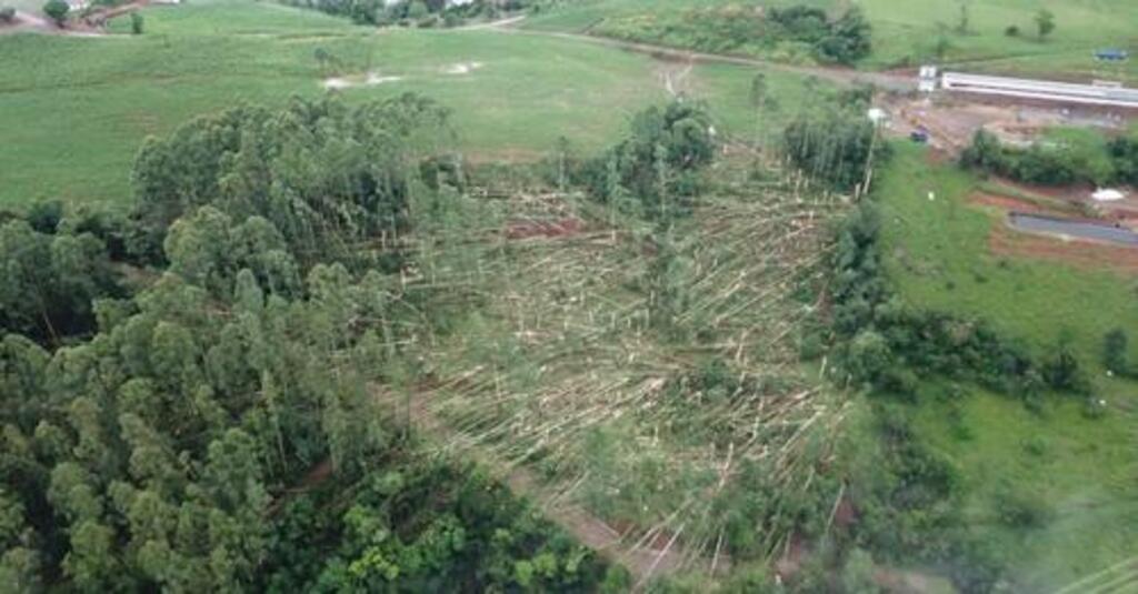 Dois tornados atingem cidades de SC em menos de 3 horas e deixam rastro de destruição