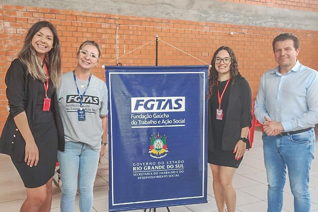 CERCA DE 100 PESSOAS BUSCARAM COLOCAÇÃO 
DE TRABALHO NO 2º FEIRÃO DE EMPREGO EM TORRES