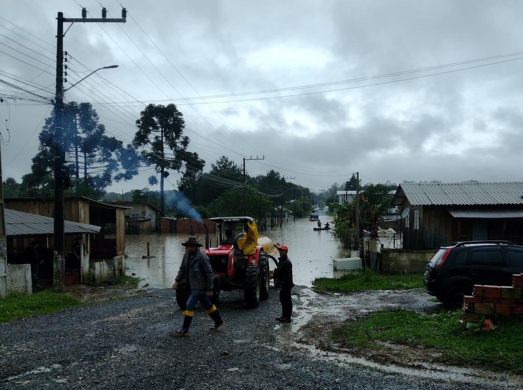 15 famílias desalojadas em Correia Pinto