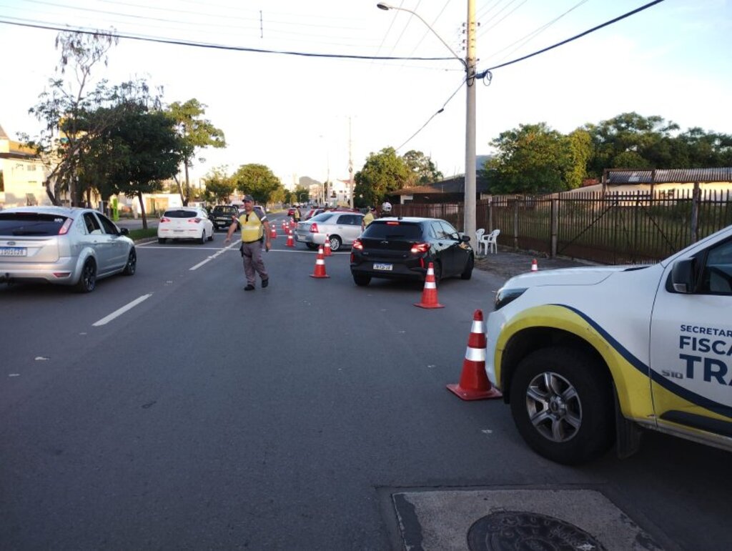 Balada Segura aborda mais de 200 veículos em trechos das avenidas Walter Jobim e Hélvio Basso