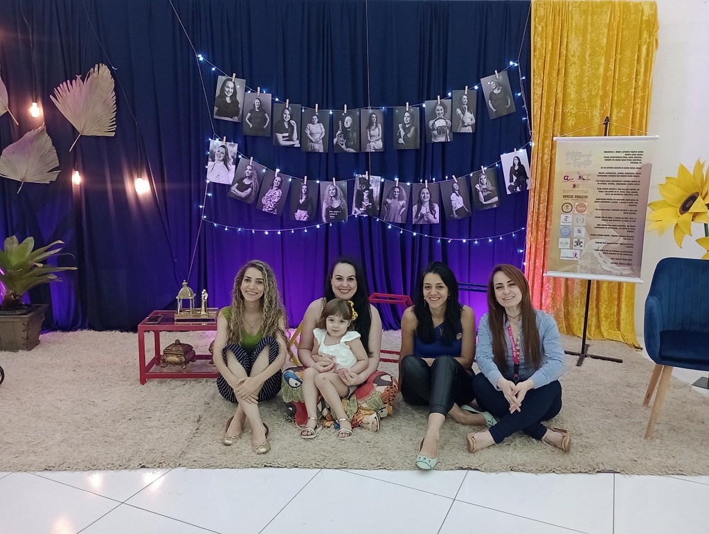 Galeria de imagens: Na foto: Isabel Pretto (à esq.), Mariane Alves Squarcieri e a filha Milena, Patrícia Kraetzig Azevedo e Adrianni Manzoni