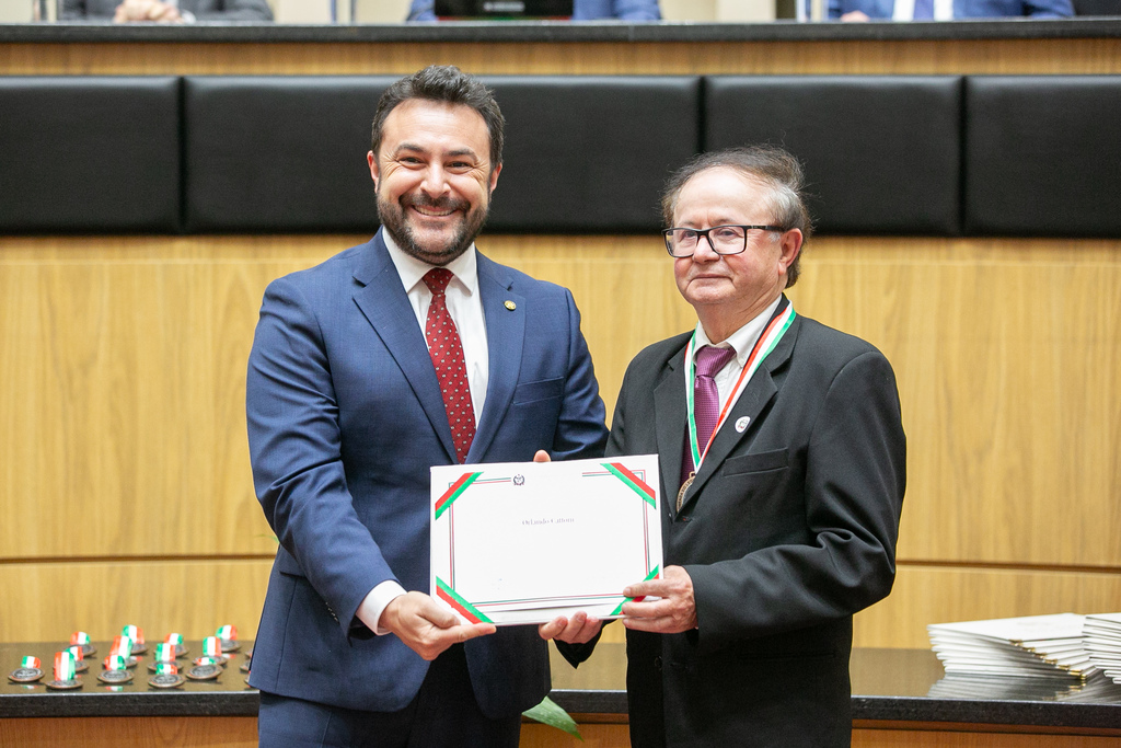 Orlando Cattoni recebe Comenda do Legislativo Catarinense