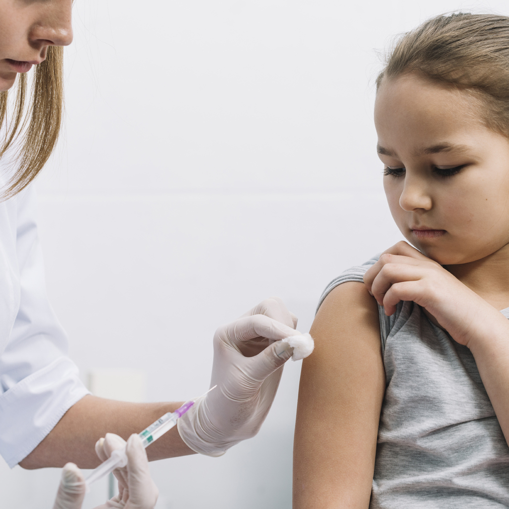 Vacinas pediátricas já estão disponíveis nos postos