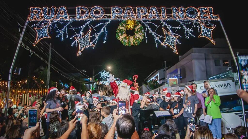 Rua do Papai Noel em Joinville encanta moradores e turistas com espetáculo natalino único