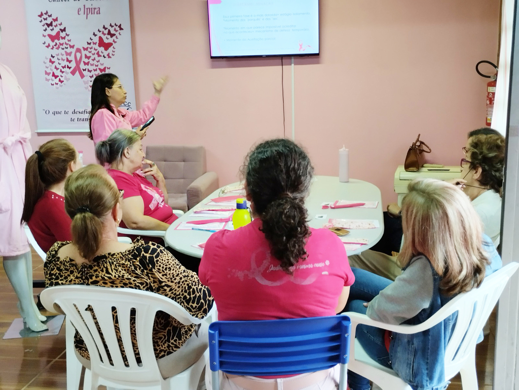 Rede Feminina de Combate ao Câncer de Piratuba e Ipira recebe palestra de capacitação