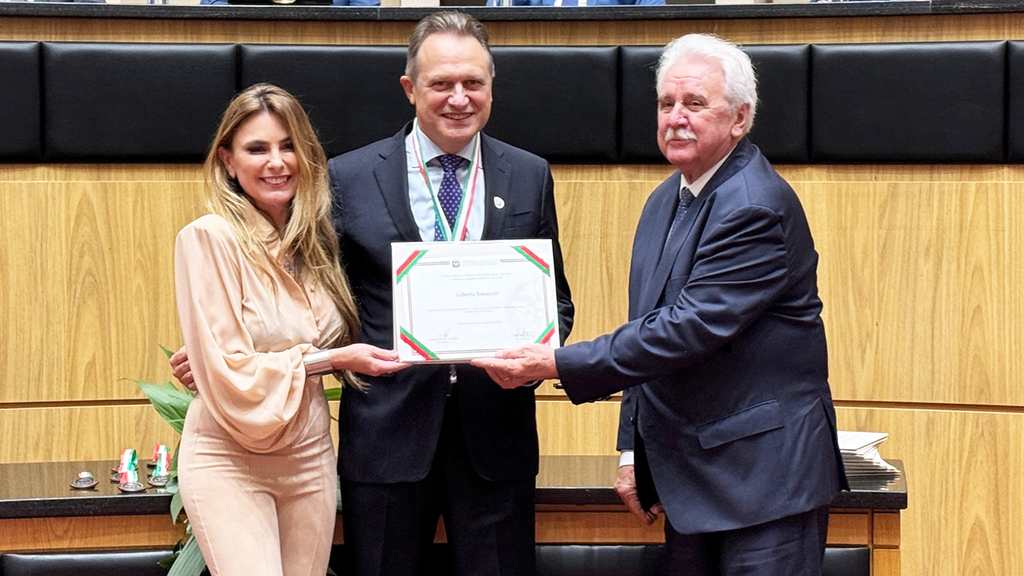 Crédito foto: Peterson Paul - Foto legenda: Deputada Paulinha, Tomazoni e ex-deputado estadual Moacir Sopelsa.