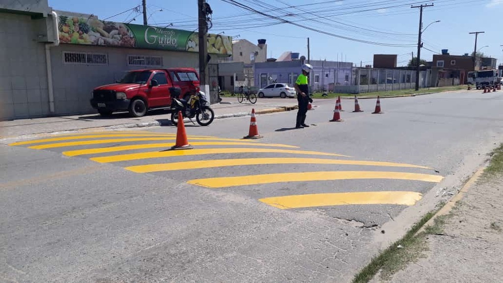 SMMAS realiza trabalho contínuo na sinalização do trânsito em Rio Grande