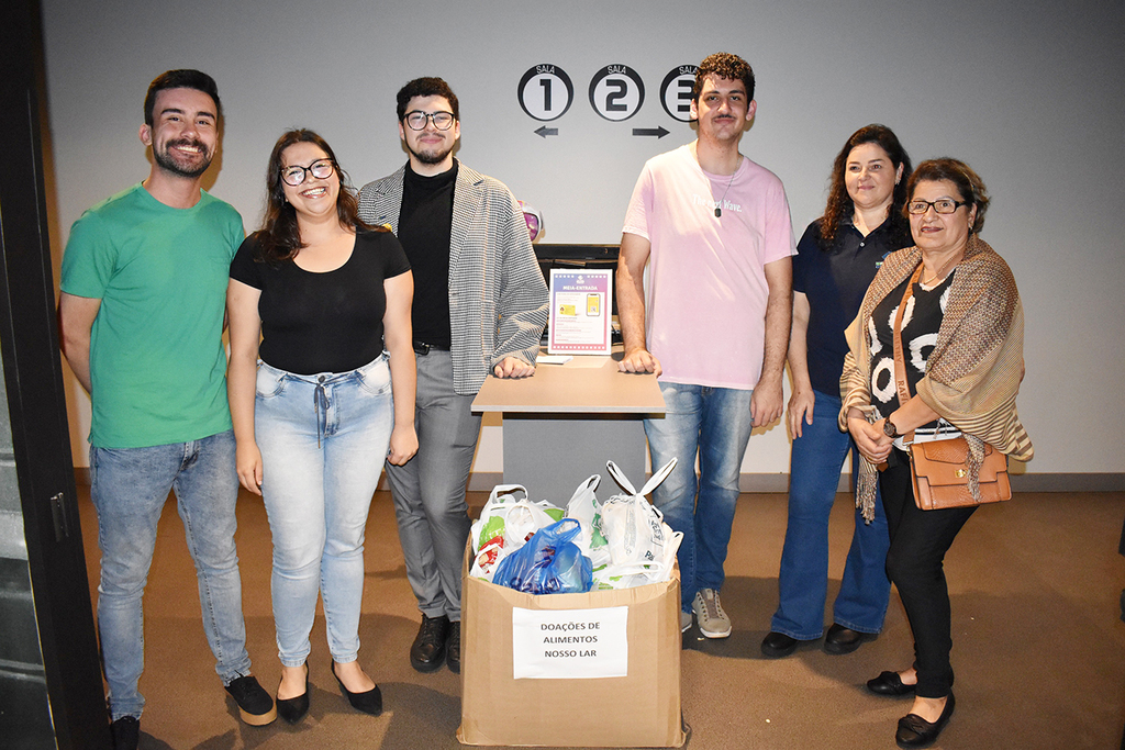 Filme produzido por estudantes de Publicidade e Propaganda é lançado em sessão realizada no Cine Gracher