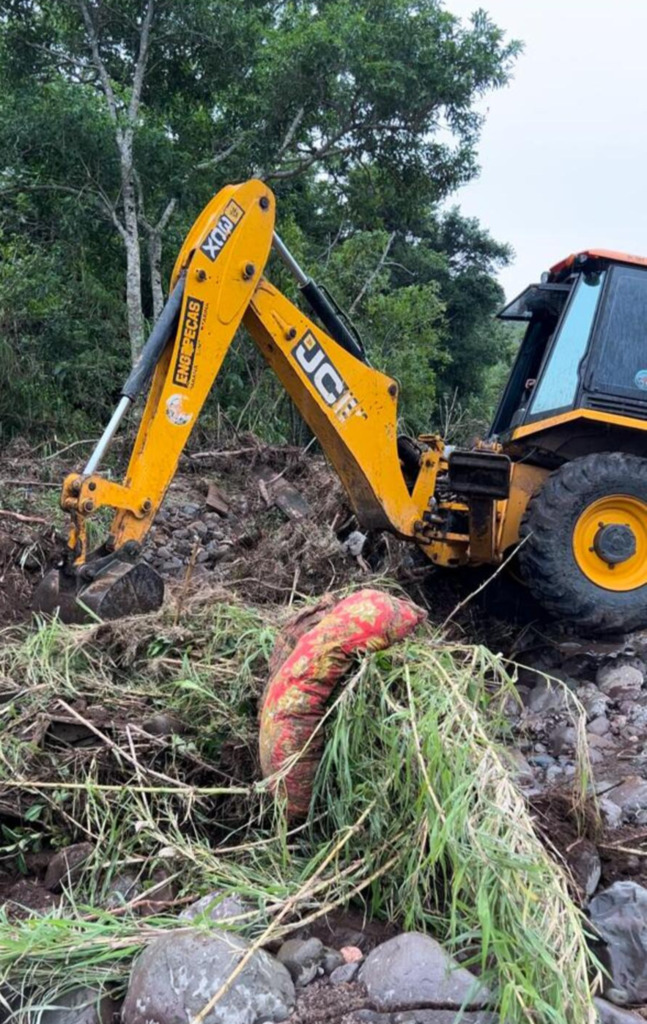 BOMBEIROS ENCONTRAM SEGMENTO QUE PODE SER DO HOMEM ARRASTADO PELA ENCHENTE EM PRAIA GRANDE
