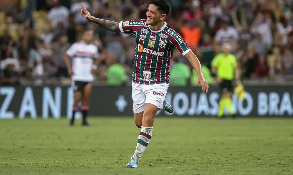 Cano decide e Fluminense supera São Paulo no Maracanã