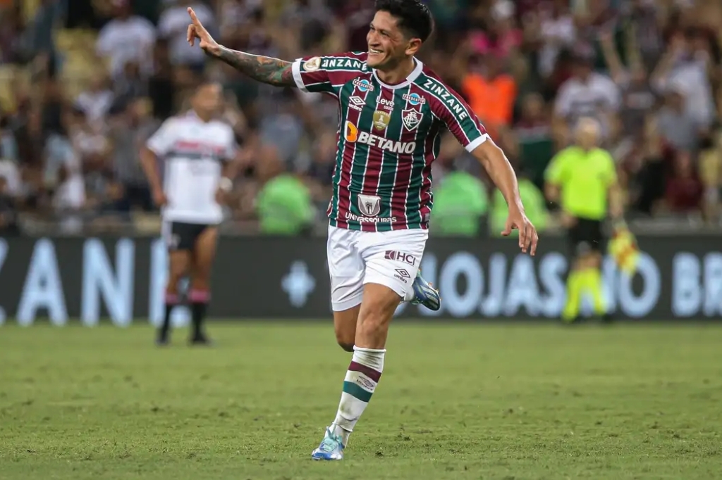 Cano decide e Fluminense supera São Paulo no Maracanã