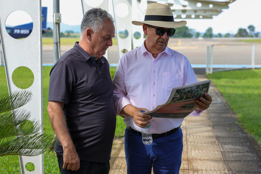 Ligeirinho - Recado da Comunidade
Governador visita cidades do Meio-Oeste afetadas pelas chuvas e lê O TEMPO jornal de fato