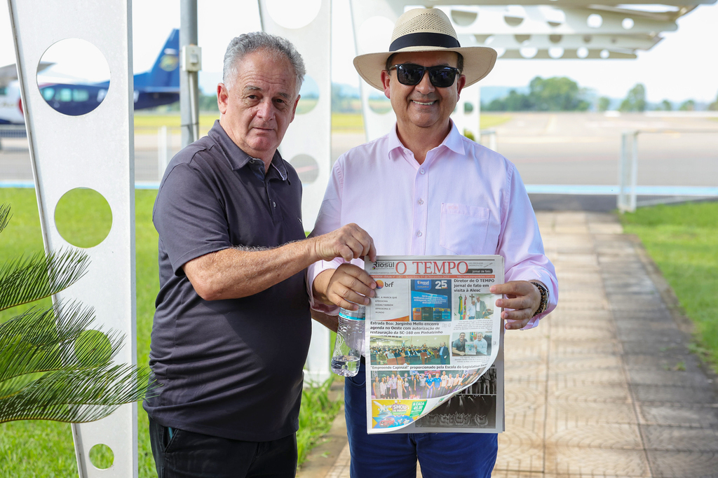 Foto: Roberto Zacarias / Secom - Foto legenda: Enio de O TEMPO jornal de fato e o governador Jorginho Mello.