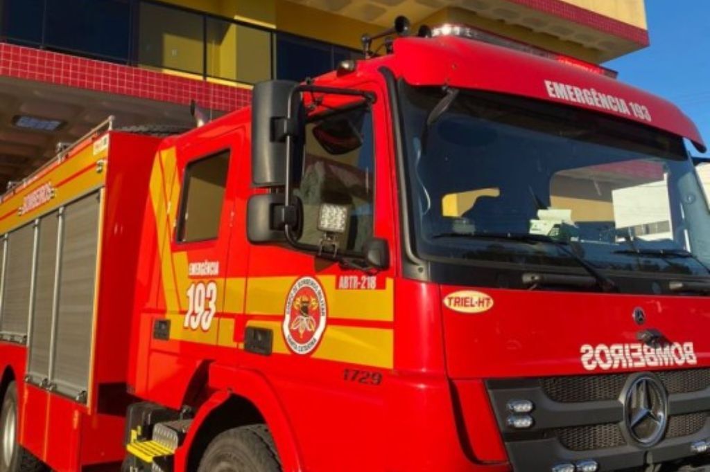 Bombeiros atendem ocorrências de trauma e homem com ferimento de arma branca