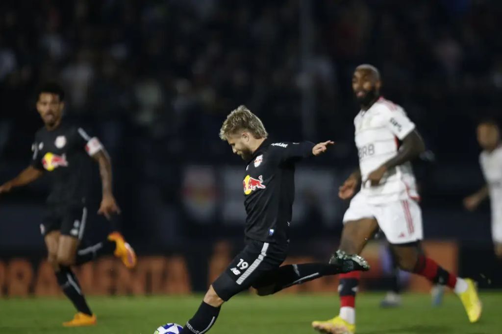 Ainda sonhando com título, Fla e Bragantino se enfrentam no Maracanã