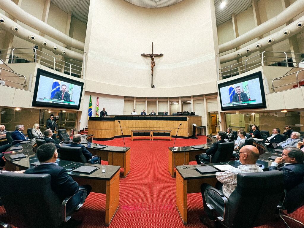 Homenagem no Legislativo Catarinense marca os 68 anos da Celesc