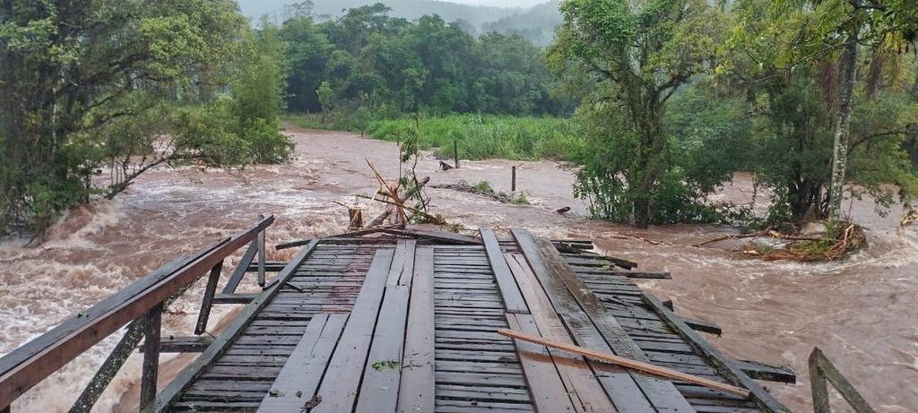 RIO GRANDE DO SUL E SANTA CATARINA
SÃO AFETADOS NOVAMENTE PELAS CHUVAS
