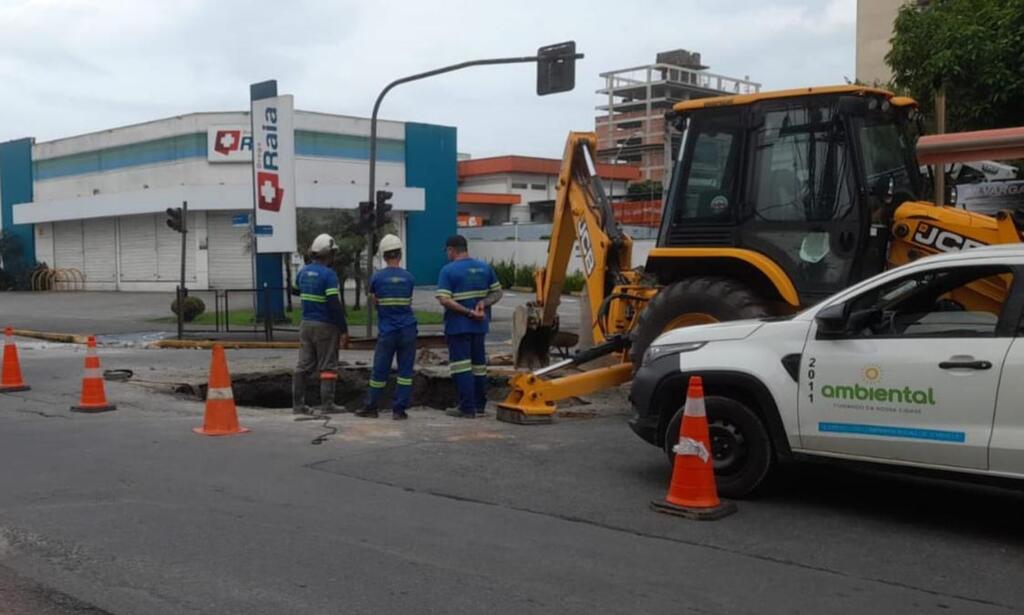 Manutenção emergencial interdita parcialmente rua Max Colin