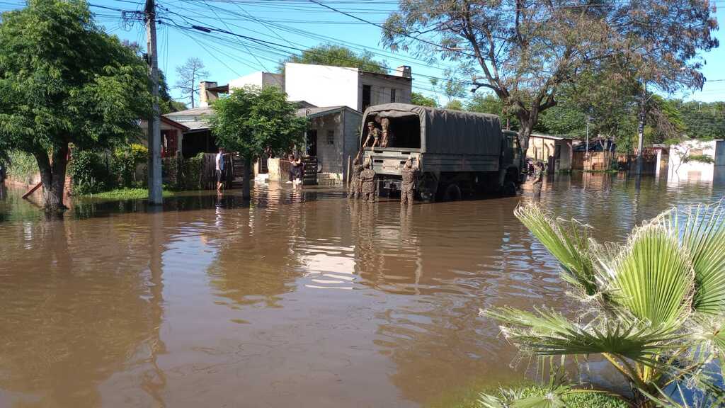 Rio Uruguai deve ultrapassar segunda maior enchente nas próximas horas