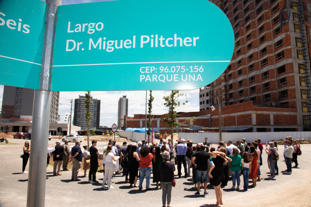 Largo Dr. Miguel Piltcher é inaugurado no Parque Una