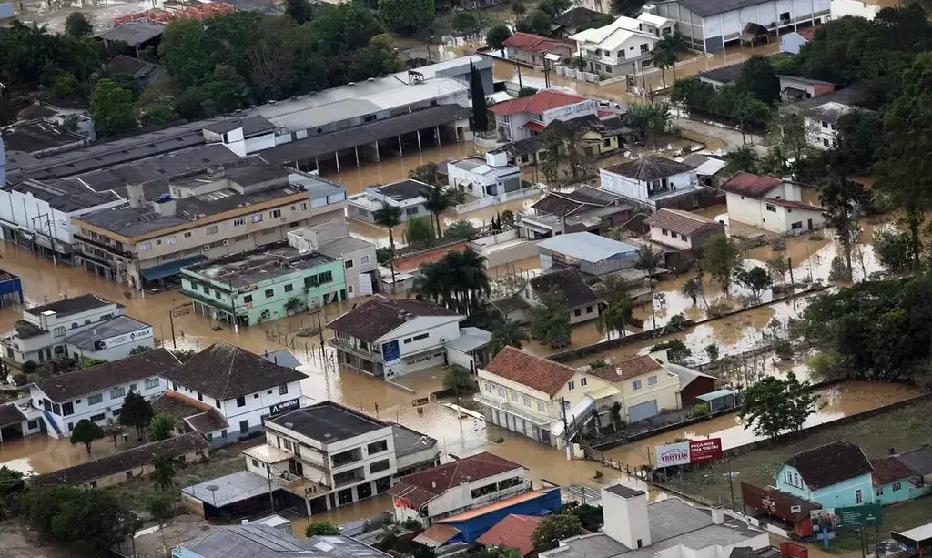 Comitiva federal visita áreas afetadas pelas chuvas em Santa Catarina