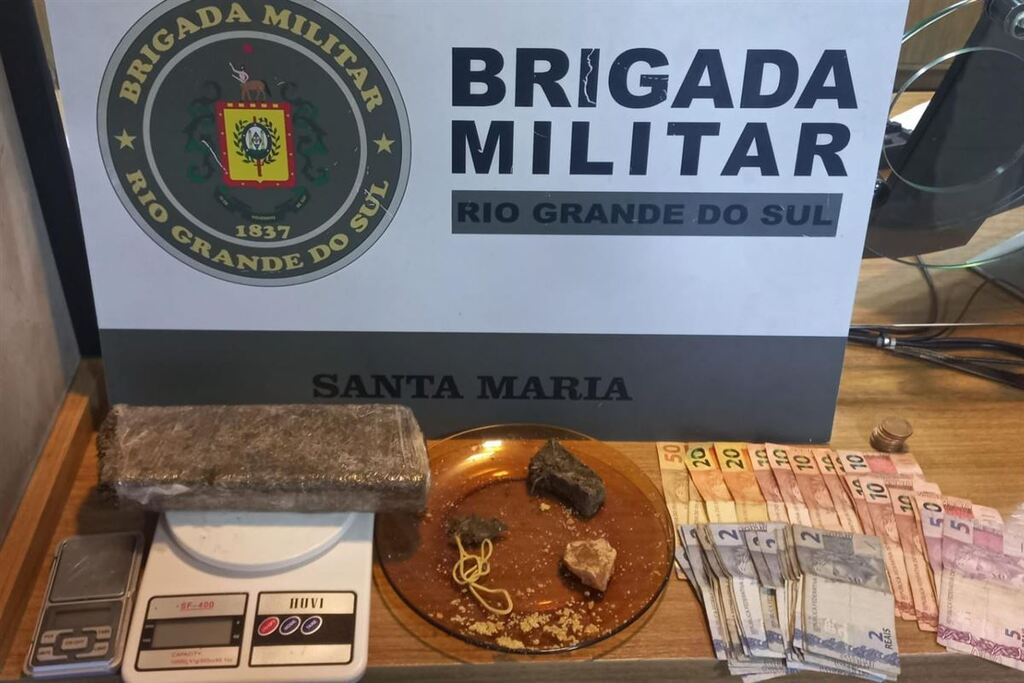 título imagem Jovem é preso por tráfico de drogas no Bairro Tancredo Neves em Santa Maria