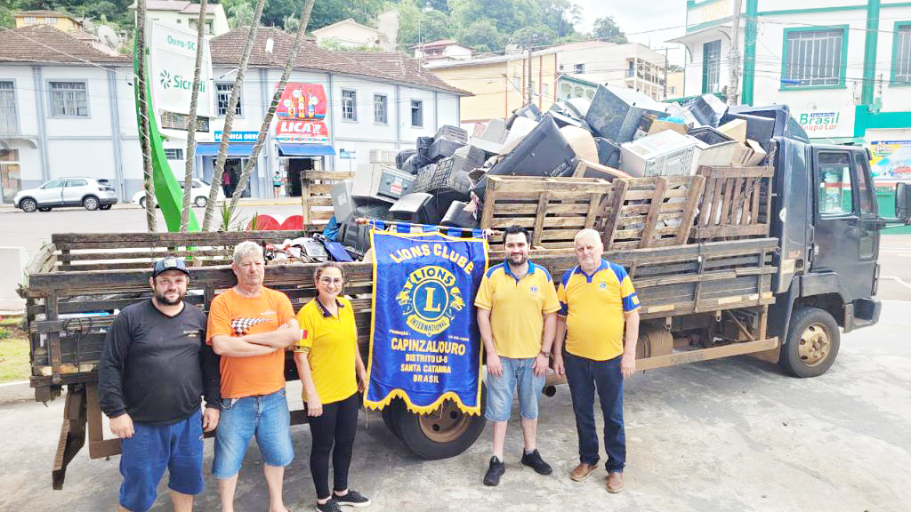 Campanha do Lions Clube recolhe grande quantidade de lixo tecnológico no município de Ouro