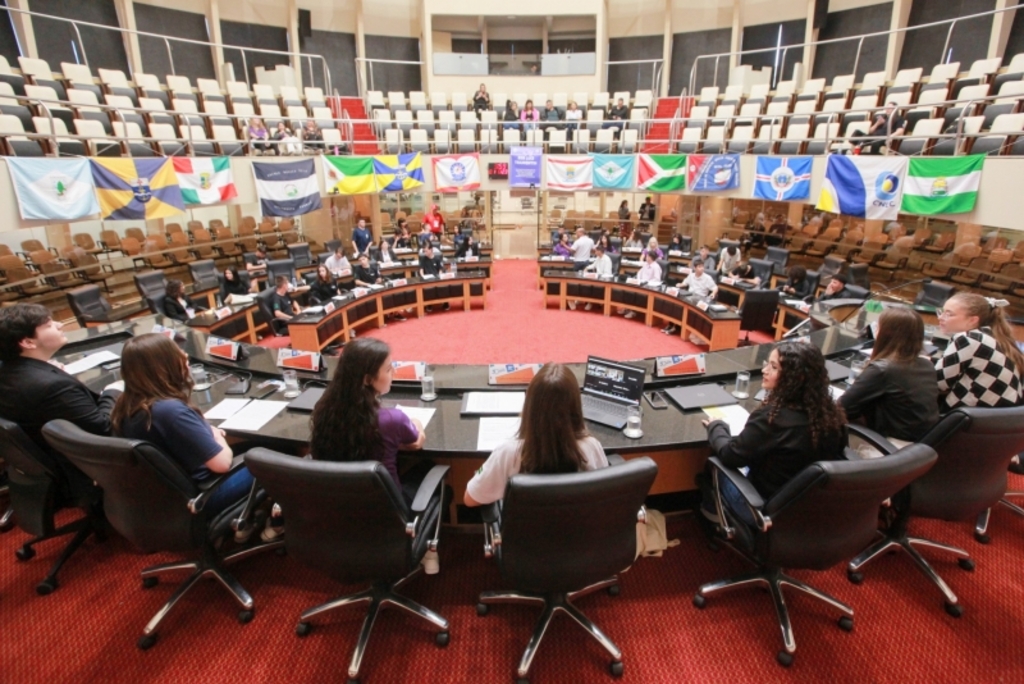 Estudantes terão uma semana de debates e de formação no Parlamento Jovem