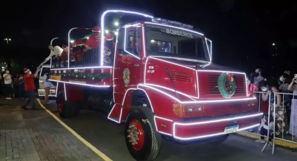 Banda dos Bombeiros Voluntários de Joinville leva o Natal Luz aos bairros da cidade