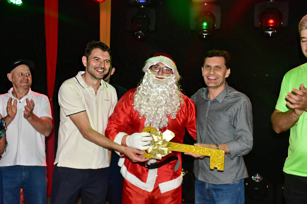 Grande público prestigiou a abertura do Natal da Magia do município de Ouro
