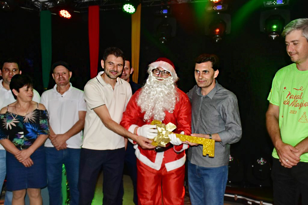 Grande público prestigiou a abertura do Natal da Magia do município de Ouro 