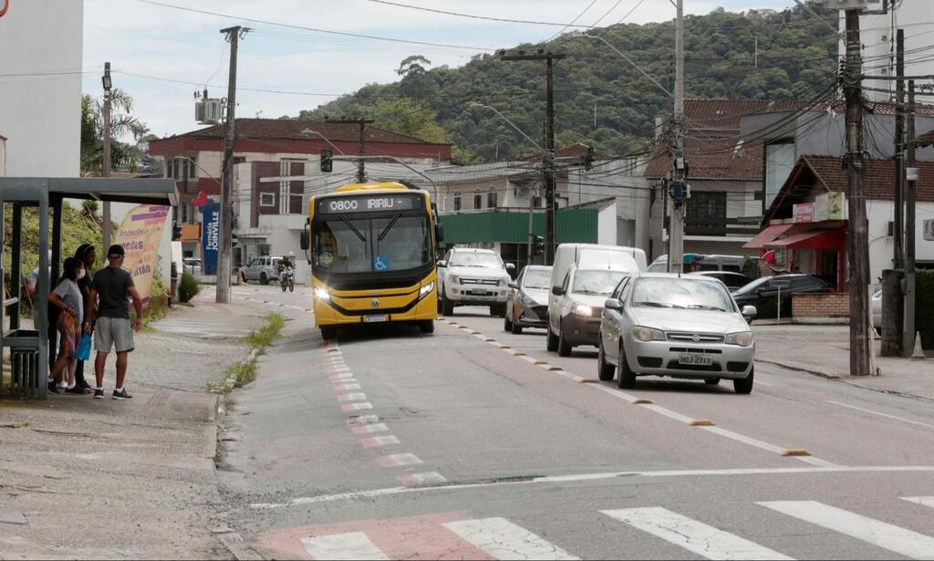 Asfalto do corredor de ônibus em trecho da rua Iririú será requalificado