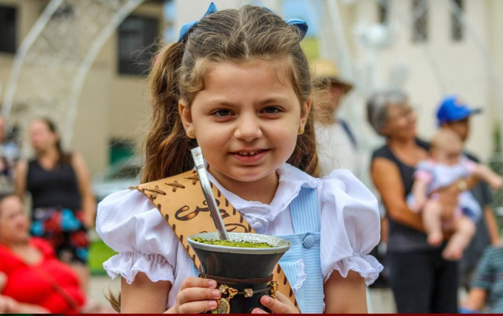 MATEADA NA PRAÇA DE PRAIA GRANDE RESGATA TRADIÇÕES GAÚCHAS