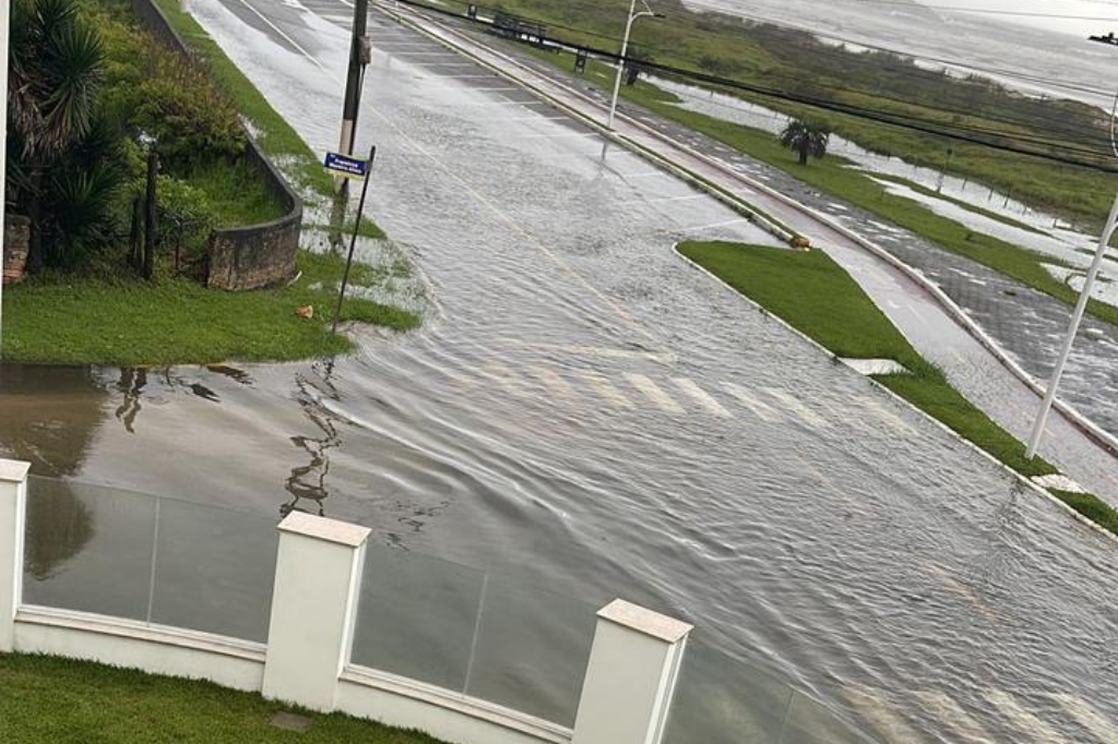 Problema com saneamento preocupa moradores, saúde e a imagem turística de imbituba