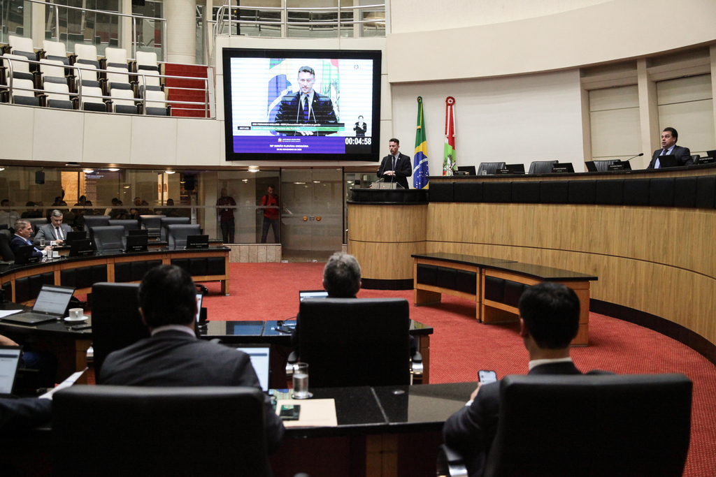 Deputados criticam postura do presidente da Fesporte durante audiência pública