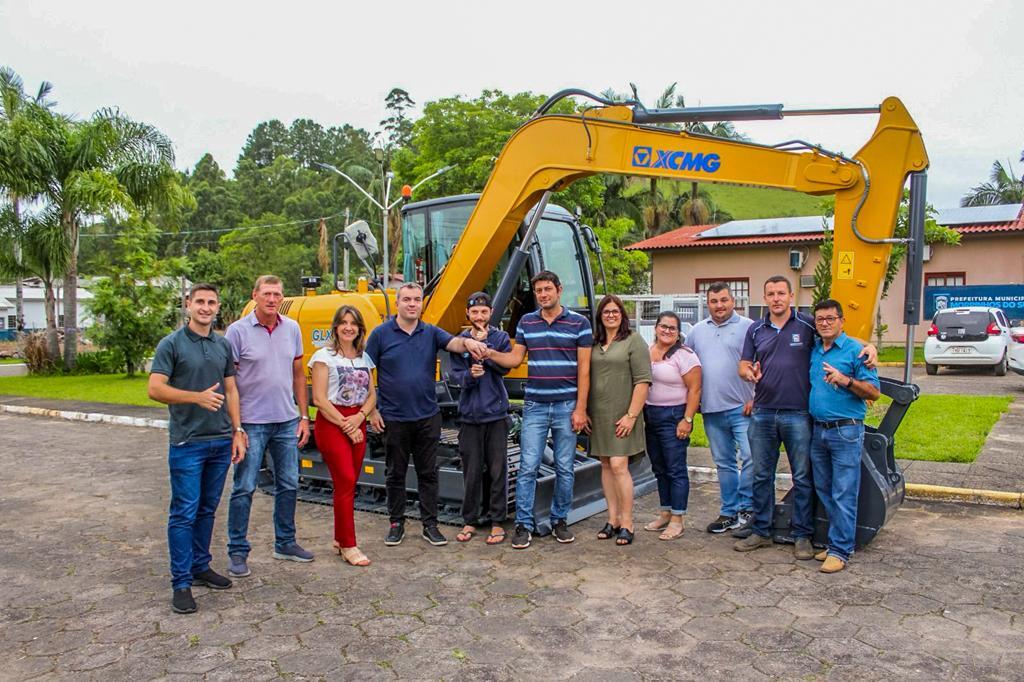 PREFEITURA DE MORRINHOS DO SUL ADQUIRE ESCAVADEIRA HIDRÁULICA