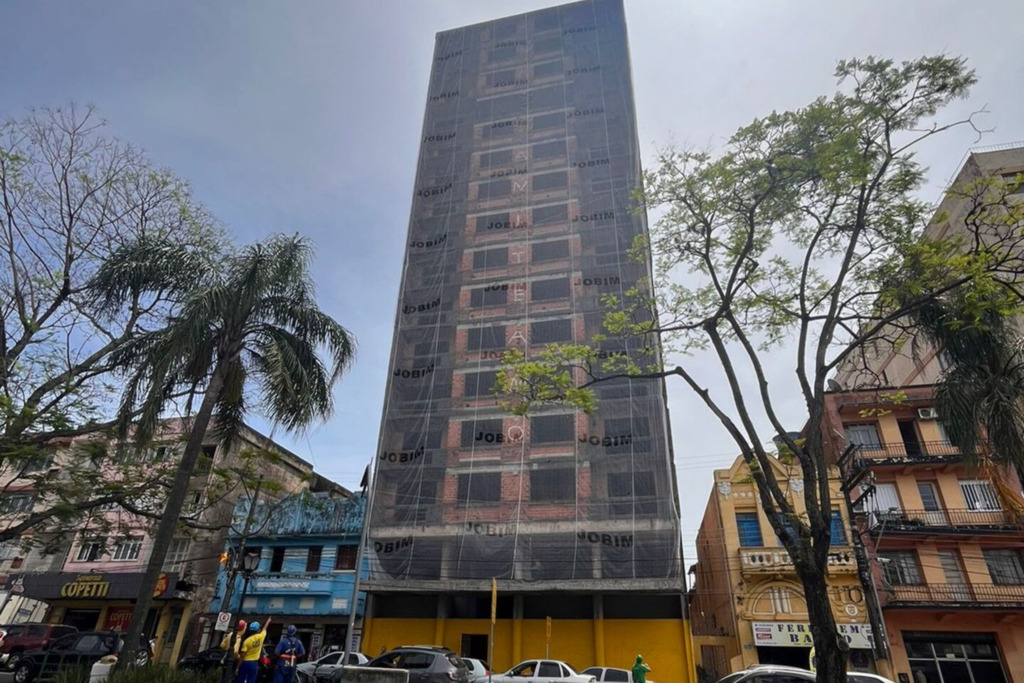 Construtora anuncia data de entrega do prédio da Rio Branco que estava abandonado há décadas