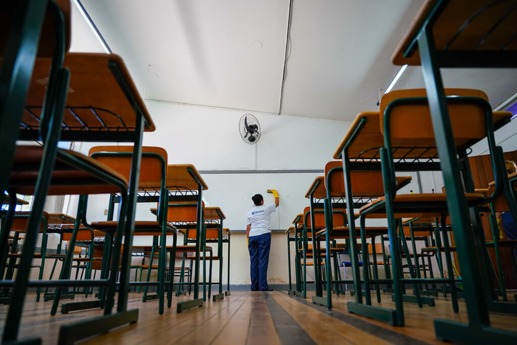 Apesar de crítica de parlamentares, Justiça mantém eleição para diretores de escolas estaduais conforme decreto do governador