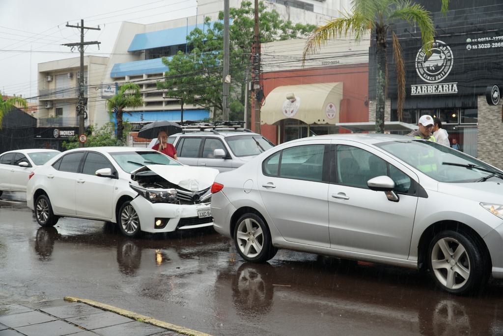 Santa Maria registra acidente na Avenida Dores na manhã deste sábado