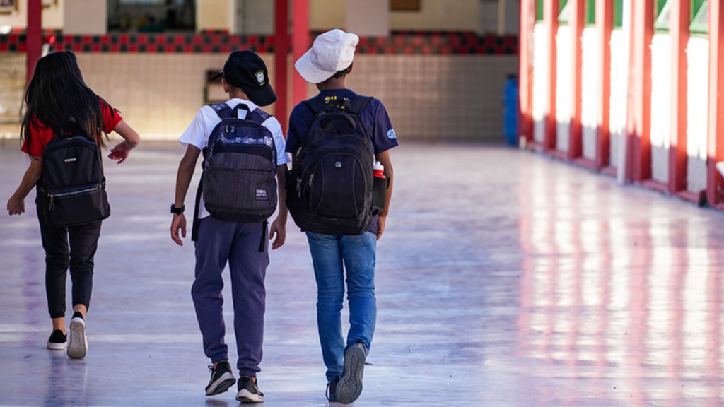 Votação dos diretores das escolas estaduais começou no domingo (3) e continua nesta segunda-feira (4)