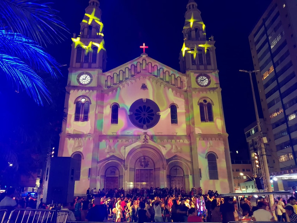 Natal de Canoinhas abre nesta terça com show de projeção na igreja Matriz e coral