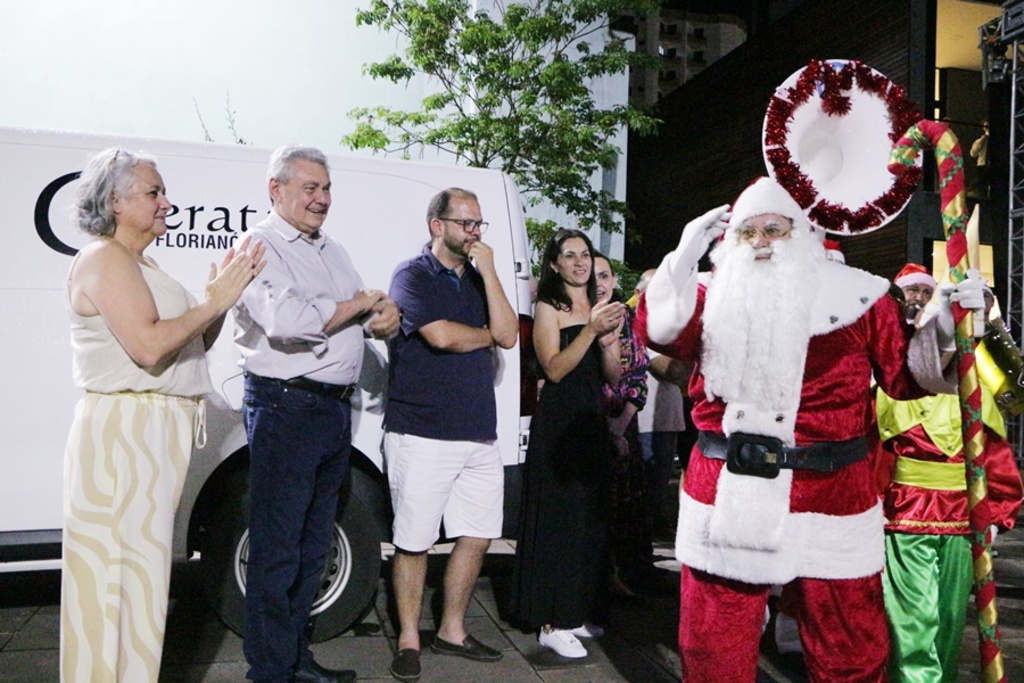 Papai Noel declara aberta a programação do Natal Felicidade 2023