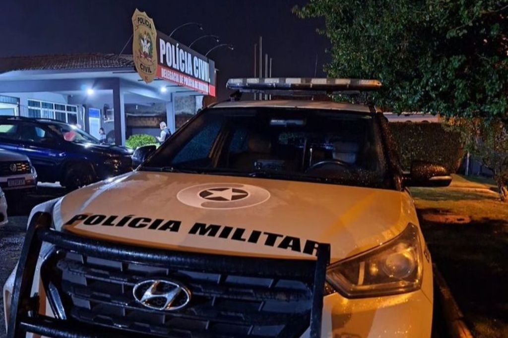 Homem com mandado de prisão por roubo em Minas Gerais é preso em Imbituba
